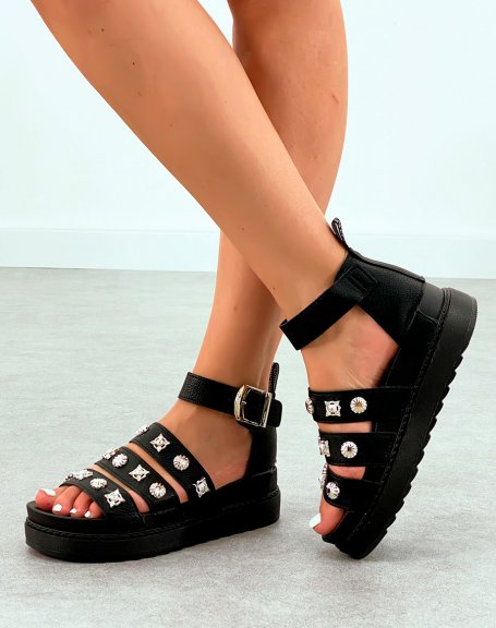 Sandales Noires Plateforme avec Dtails Clouts Argents - Un Style Audacieux pour l't