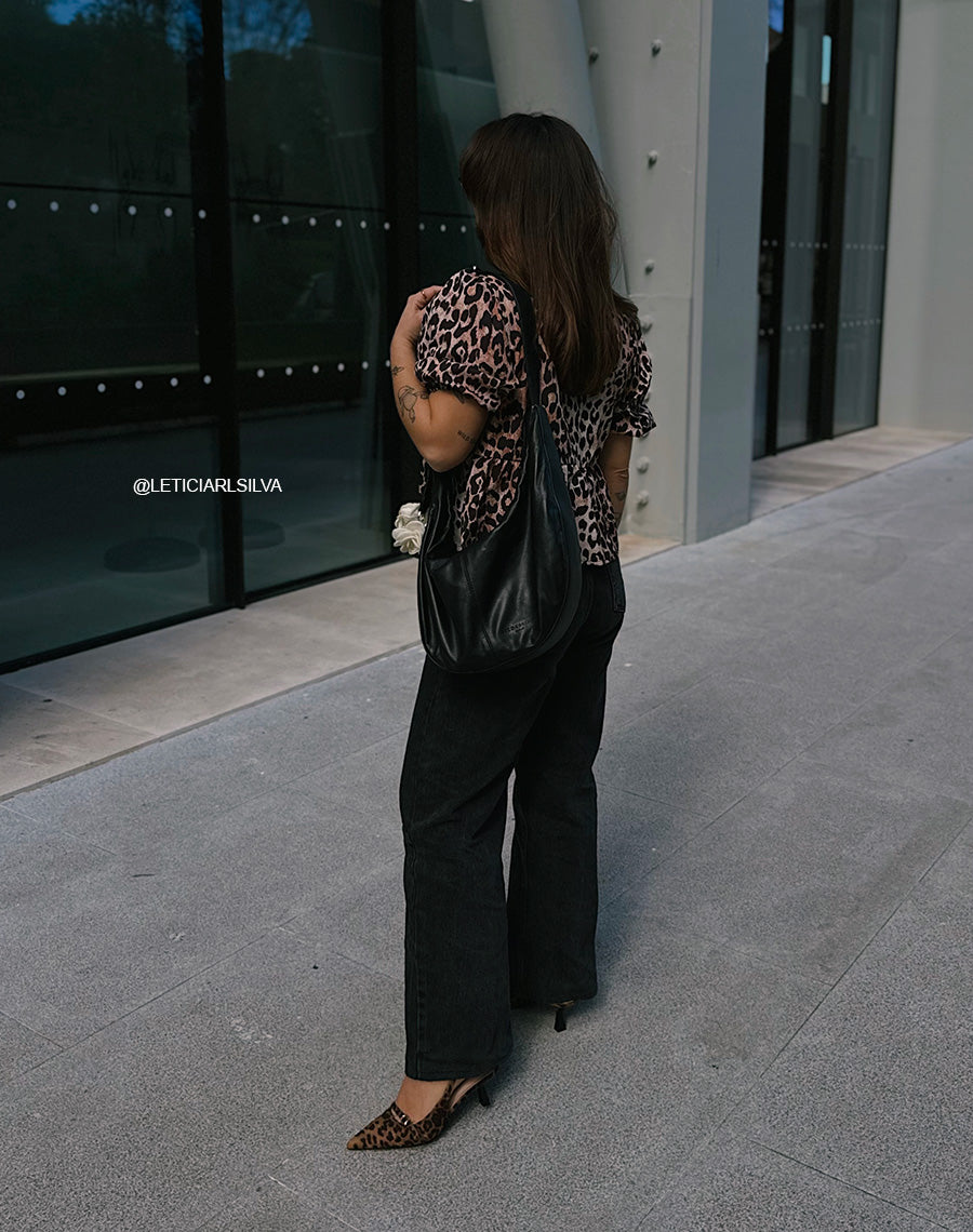 Escarpins femme motif léopard avec bride fine et boucle dorée – Talon 4 cm