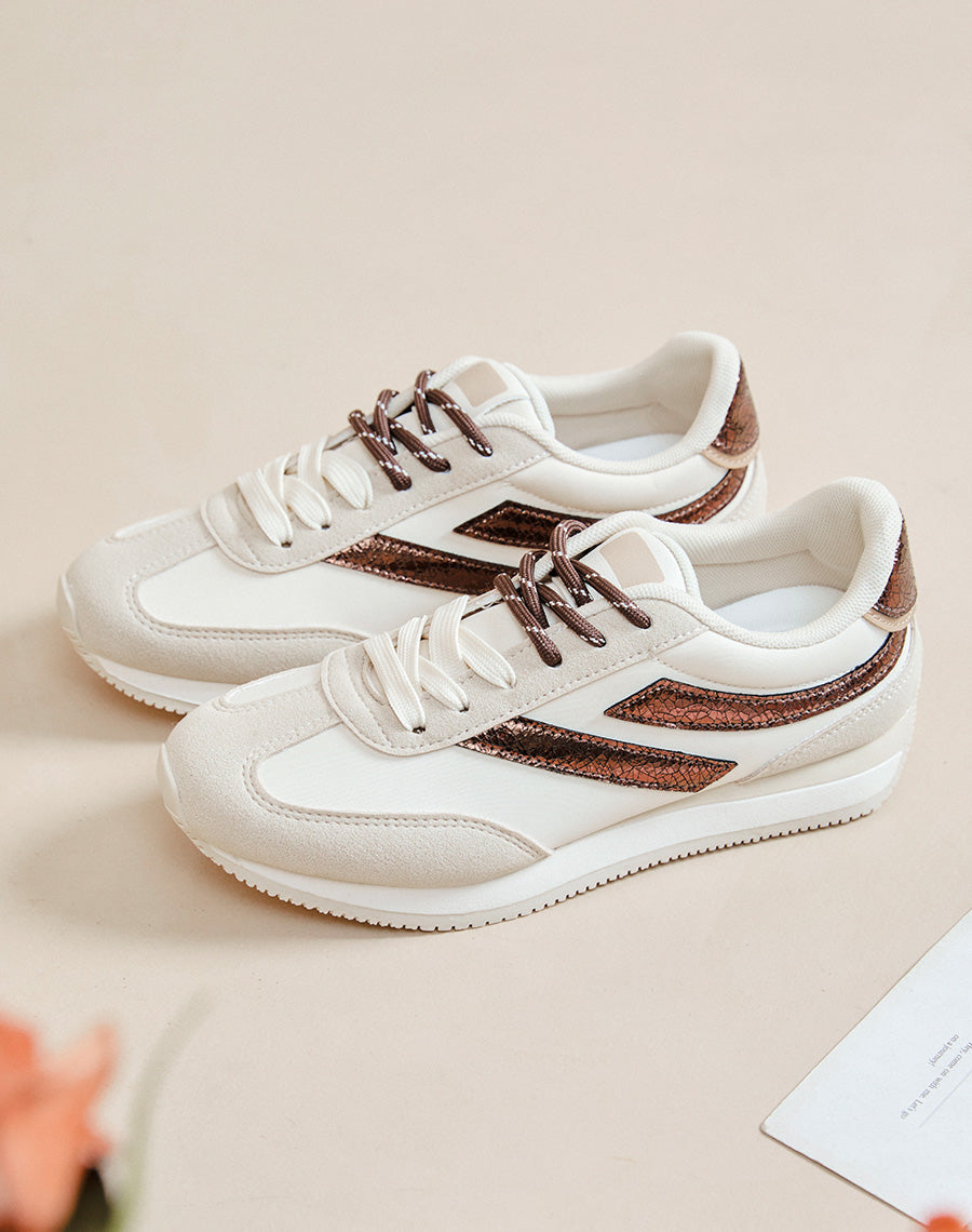 Baskets femme beige avec empiècements marron métallisé et double lacets