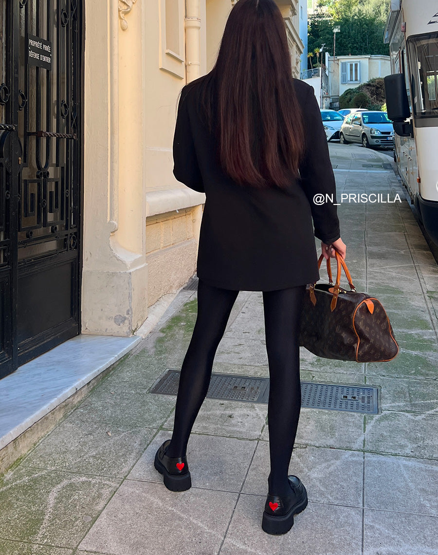 Mocassins noirs audacieux à plateforme crantée et détail coeur rouge