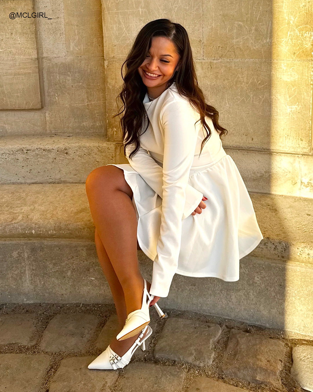 Escarpins blancs élégants avec triple lanières et bout pointu