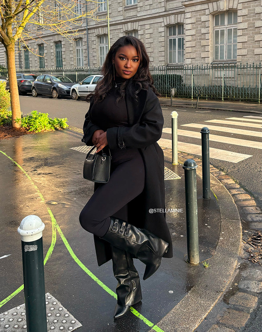 Black boots with square heel and pointed end