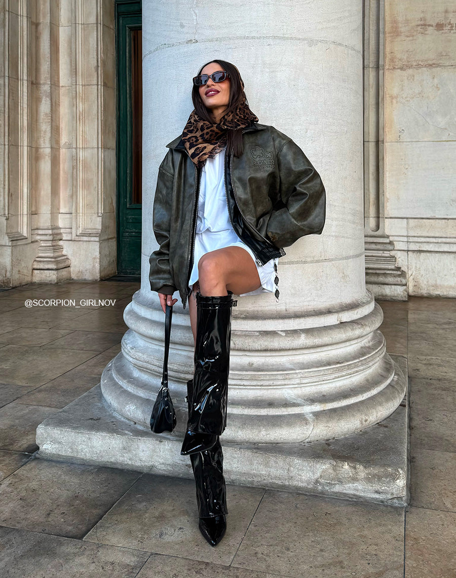 Bottes hautes femme noires en vinyle à talon carré et détails dorés