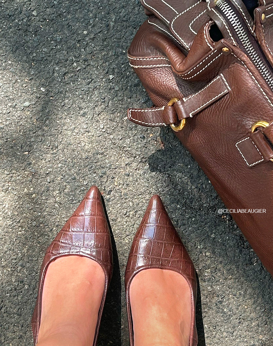 Escarpins femme marron effet croco à bout pointu et talon aiguille élégant