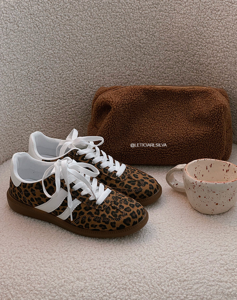 Baskets femme léopard tendance avec rayures blanches et semelle marron