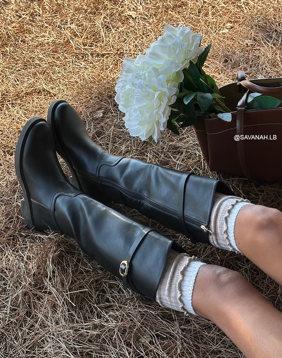 Bottes noires cavalière à bout rond avec lanière dorée