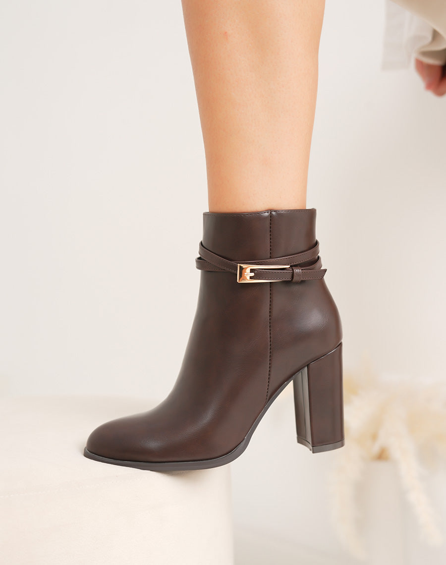 Bottines femme marron à talon carré 9cm élégantes avec lanière dorée et bout pointu