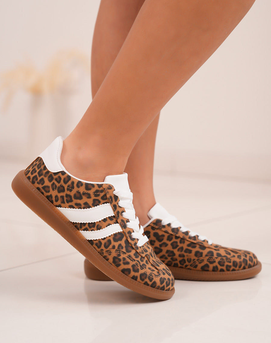 Baskets femme léopard tendance avec rayures blanches et semelle marron