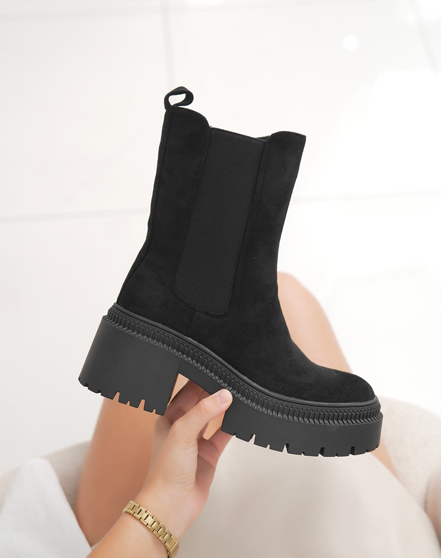Bottines femme noires en suédine à plateforme et semelle crantée tendance
