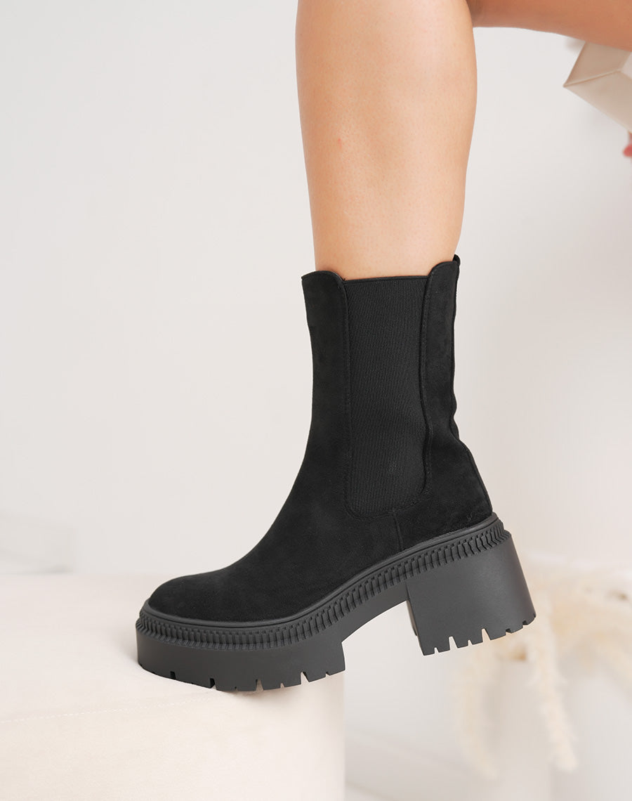Bottines femme noires en suédine à plateforme et semelle crantée tendance