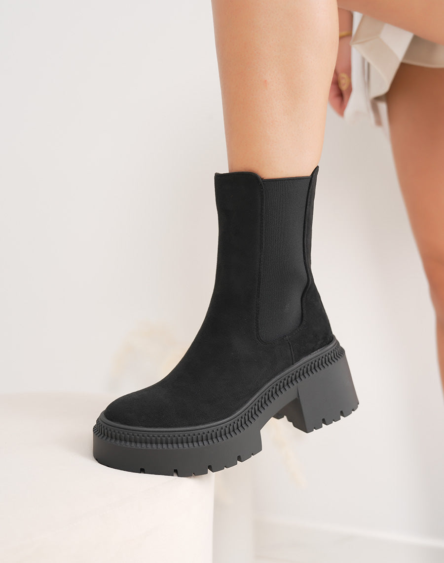 Bottines femme noires en suédine à plateforme et semelle crantée tendance