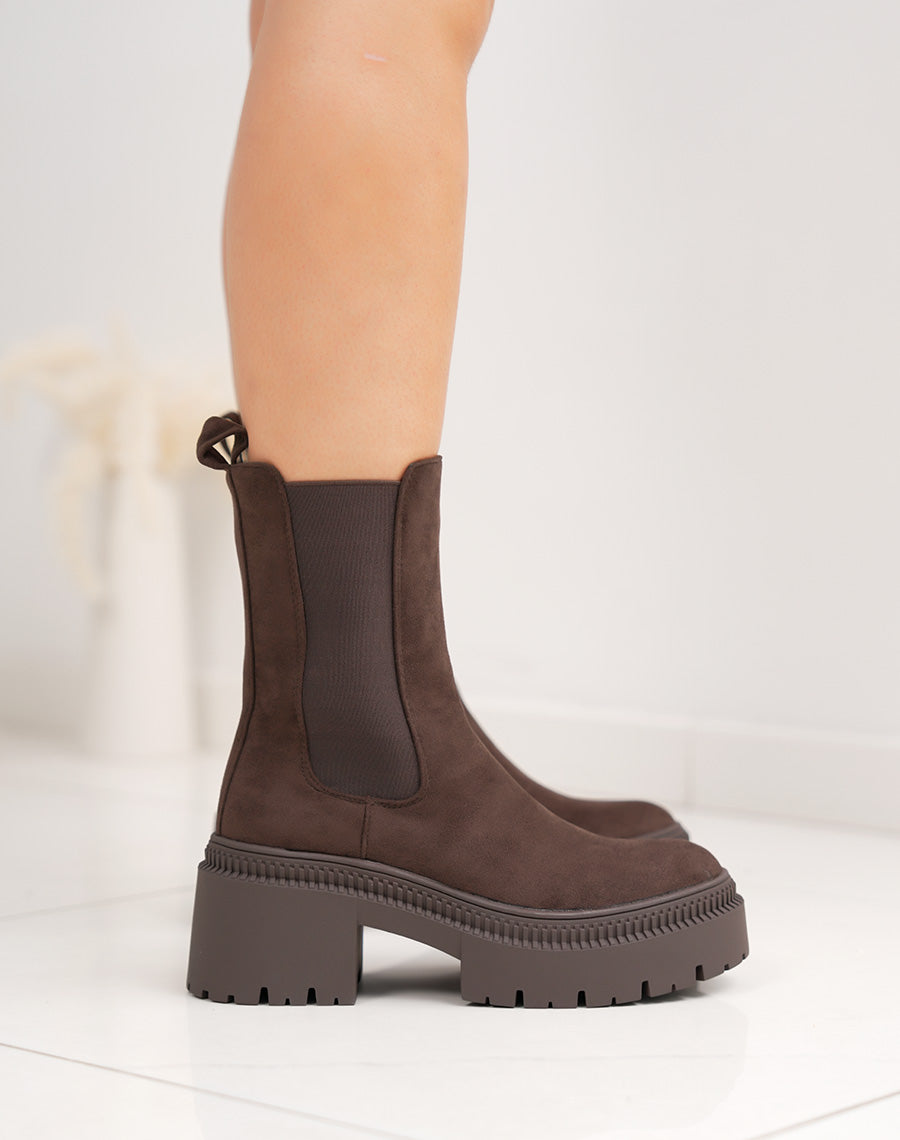 Bottines femme marron en suédine à plateforme et semelle crantée tendance
