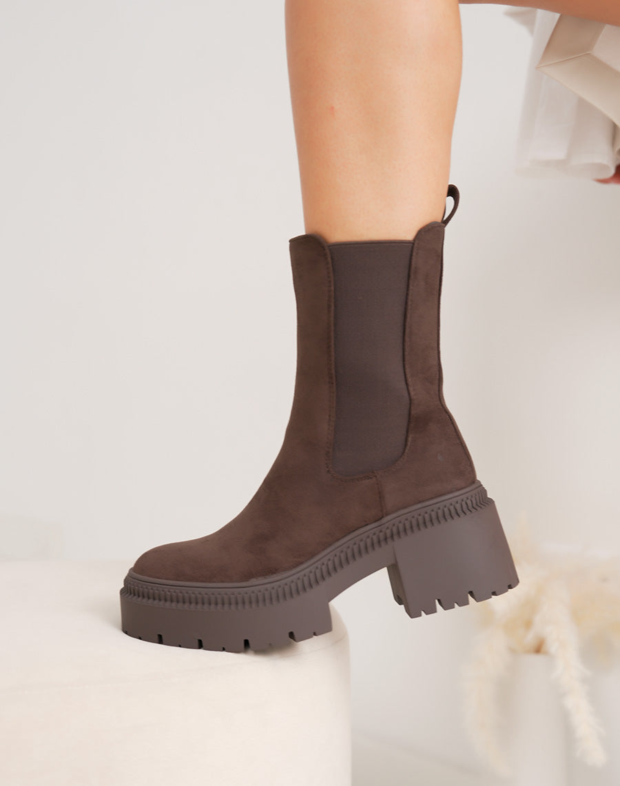 Bottines femme marron en suédine à plateforme et semelle crantée tendance