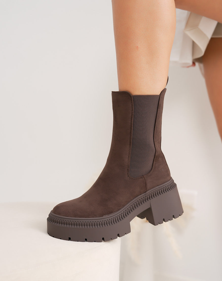 Bottines femme marron en suédine à plateforme et semelle crantée tendance