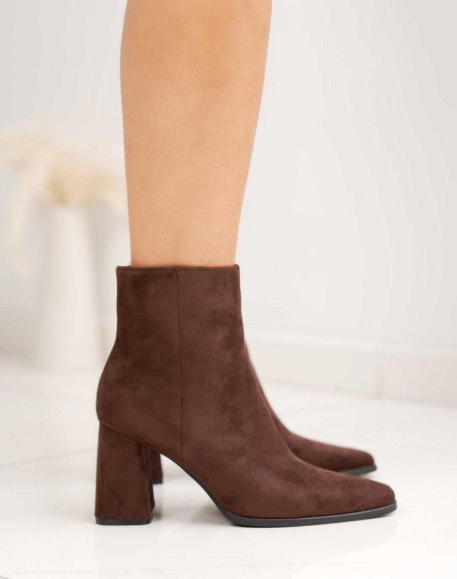 Bottines femme marron en suédine à talon carré élégant et bout pointu