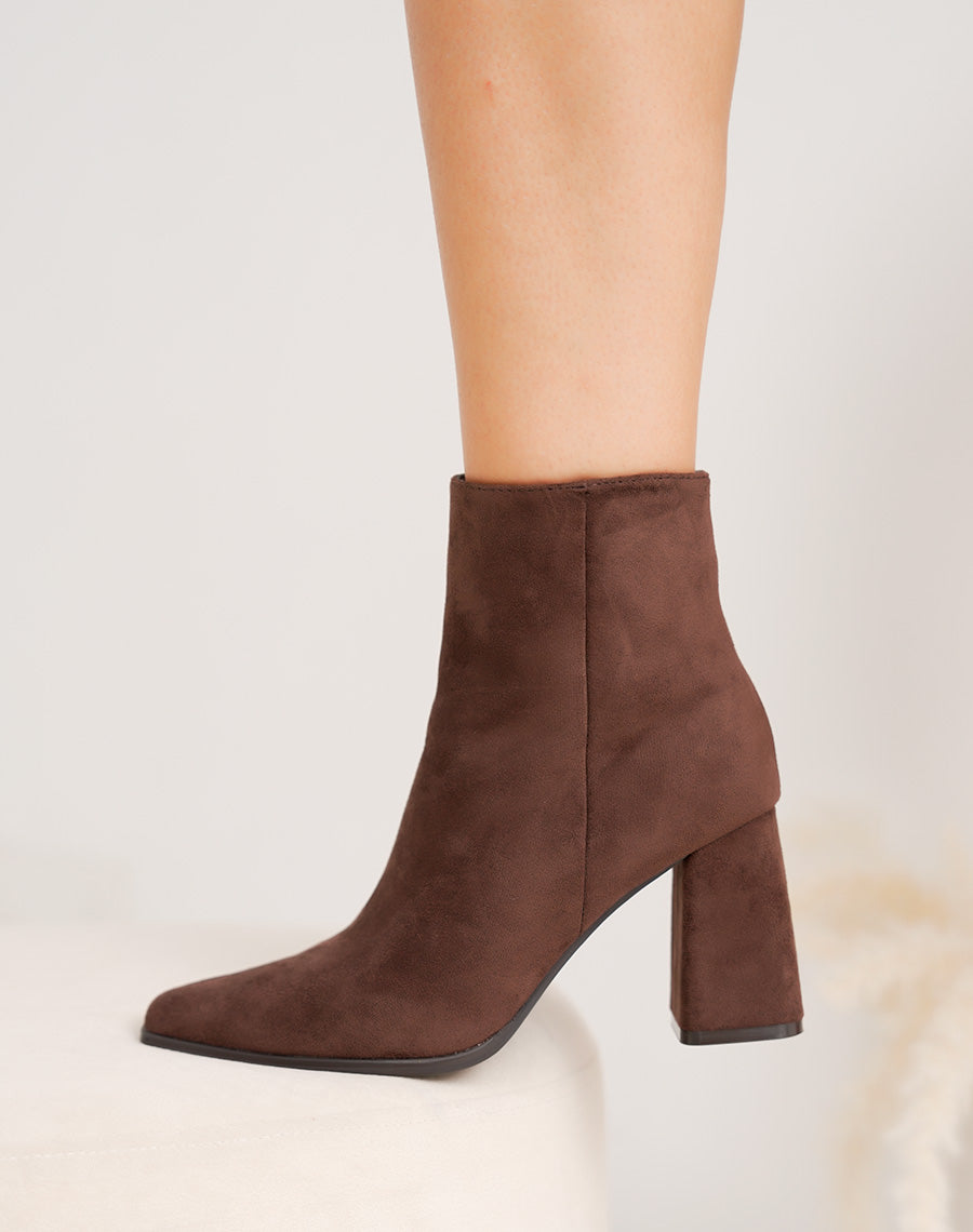 Bottines femme marron en suédine à talon carré élégant et bout pointu