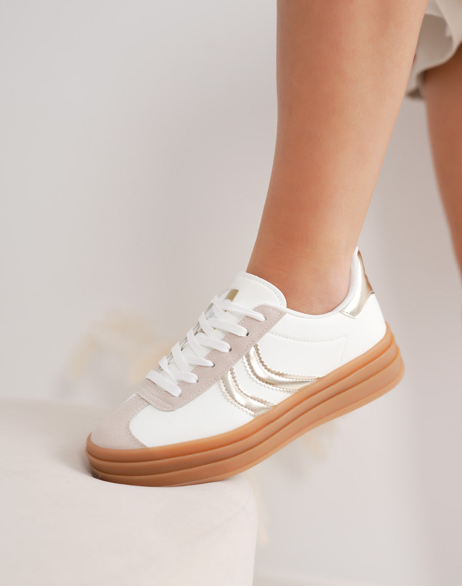 Basket femme blanche à bandes dorées et semelle marron tendance