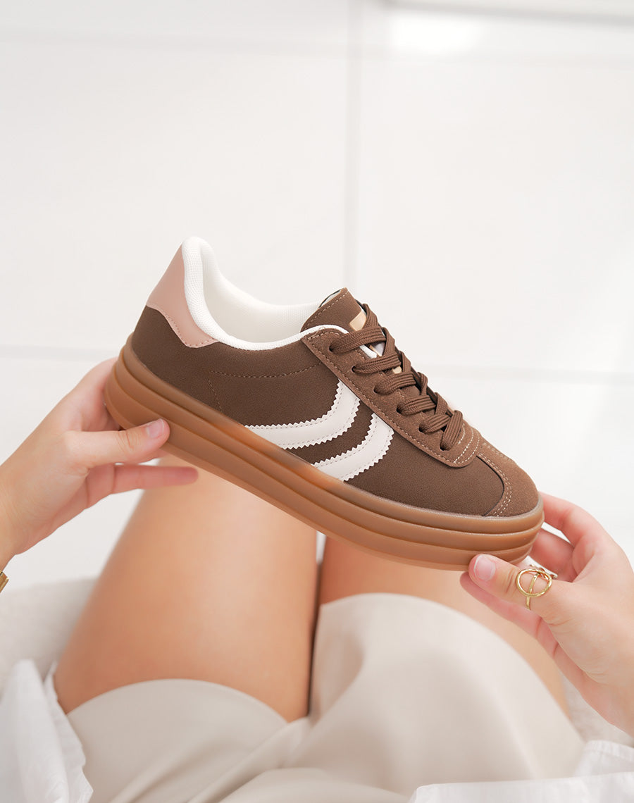 Basket femme marron à bandes blanches et semelle épaisse tendance