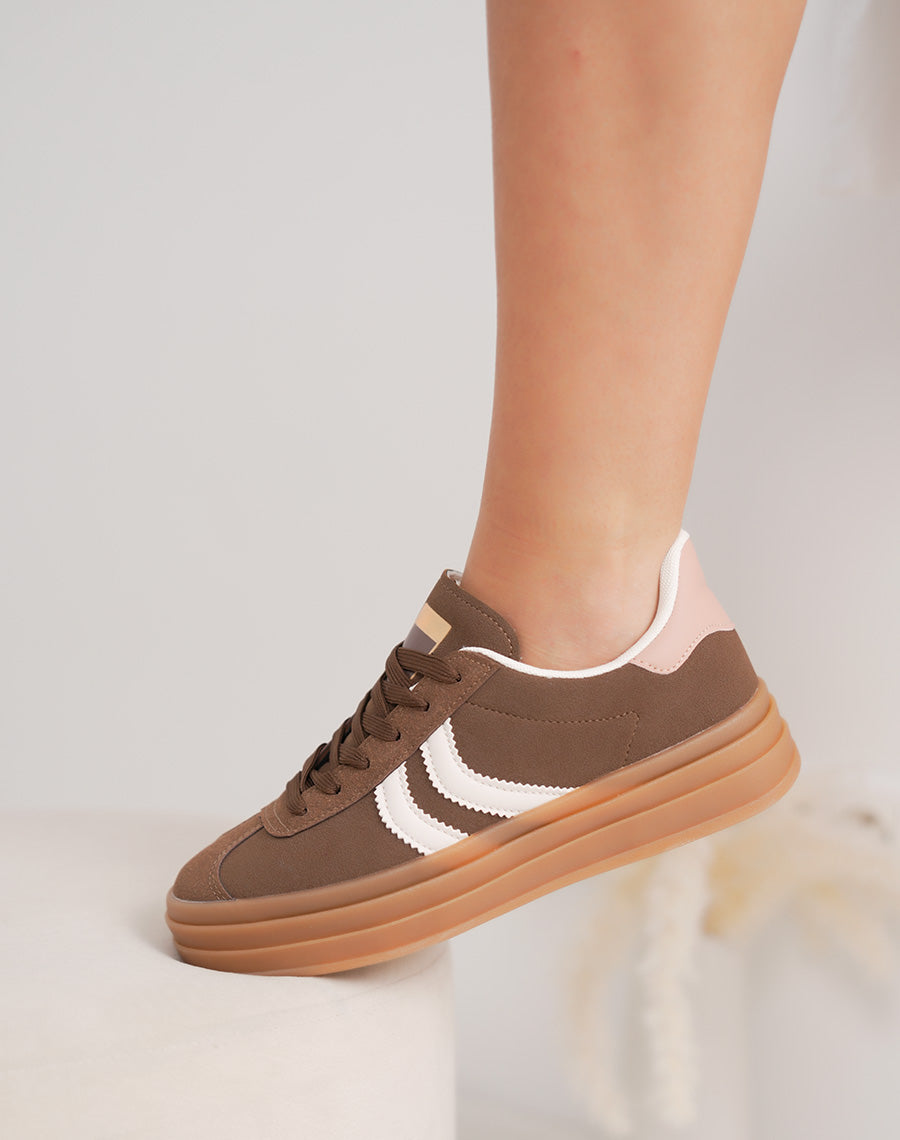 Basket femme marron à bandes blanches et semelle épaisse tendance