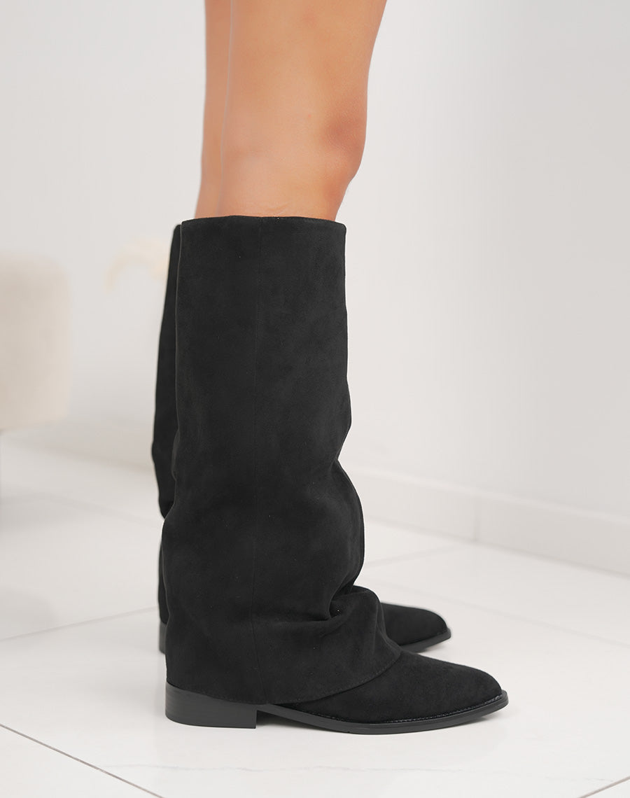 Bottes femme noires élégantes en suédine à bout pointu et talon plat