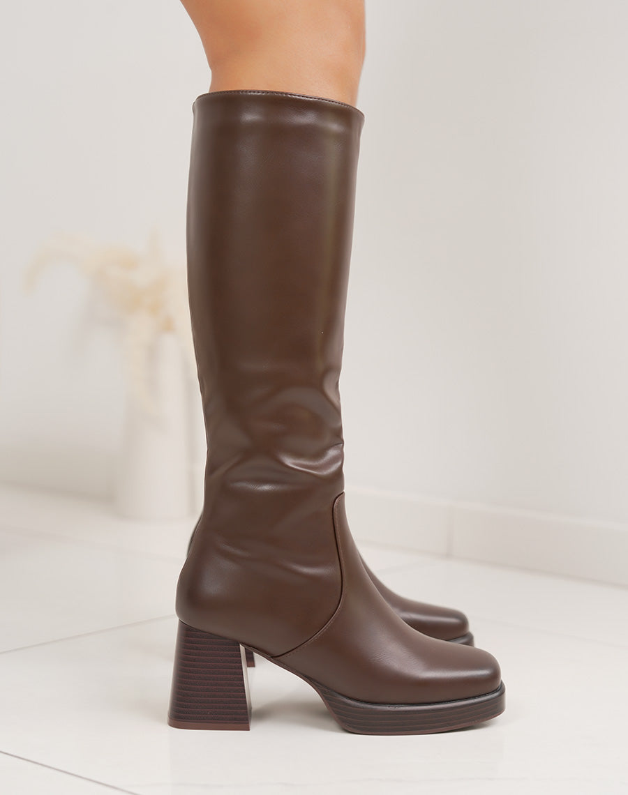 Bottes femme marron tendance à talon épais haut et bout rond fourré
