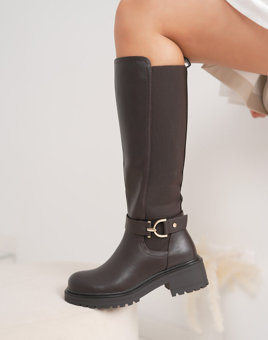 Bottes femme marron style chevalière avec bande élastique et bijou doré