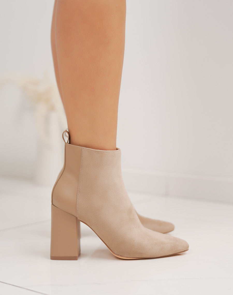Bottines femme beige raffinées à talon haut épais et bout pointu bi-matière