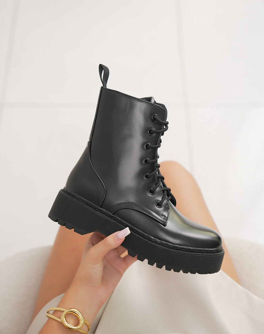 Bottines noires à lacets femme – Semelle crantée épaisse et intérieur fourré