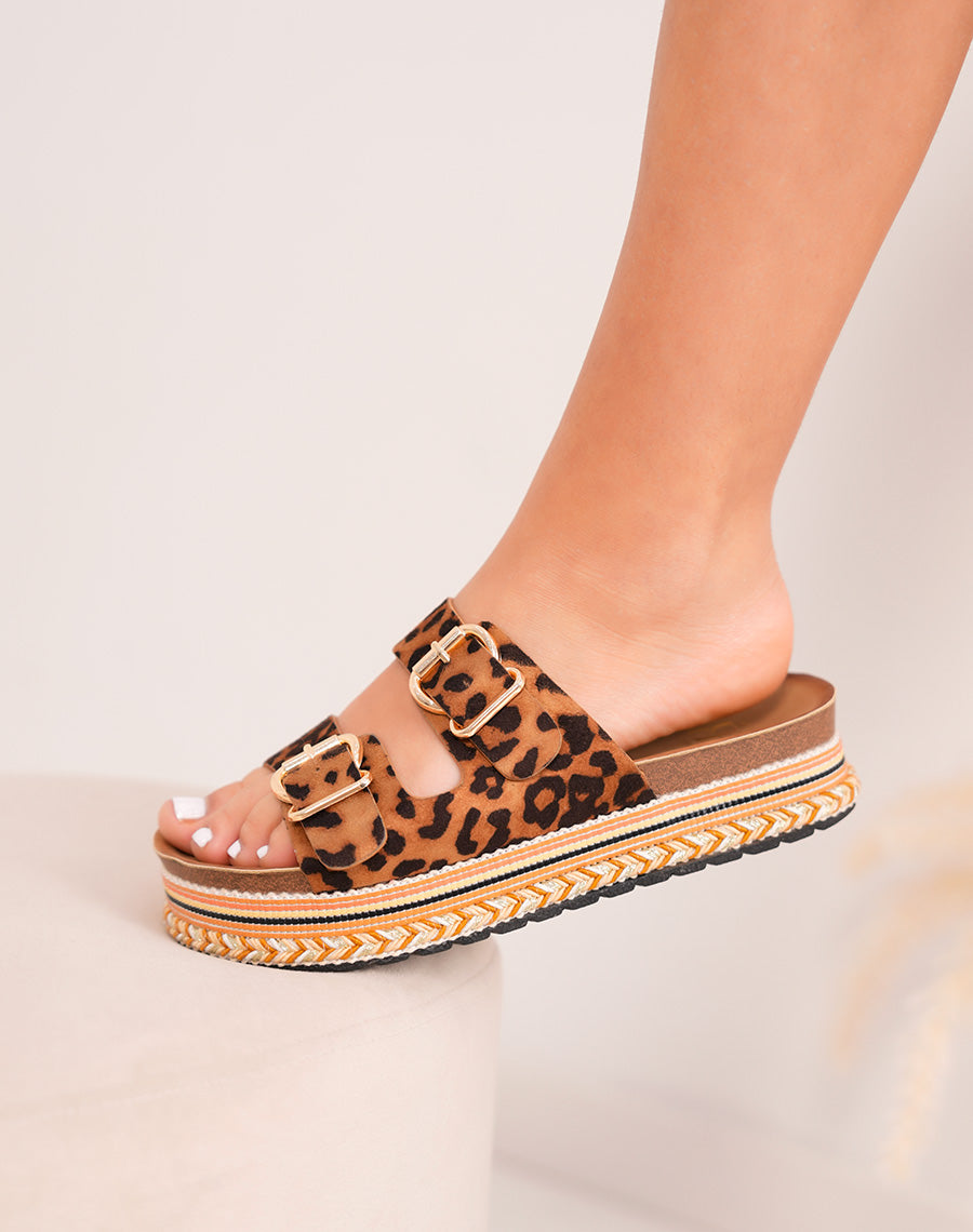 Leopard woman mules in suede with golden straps and woven platform