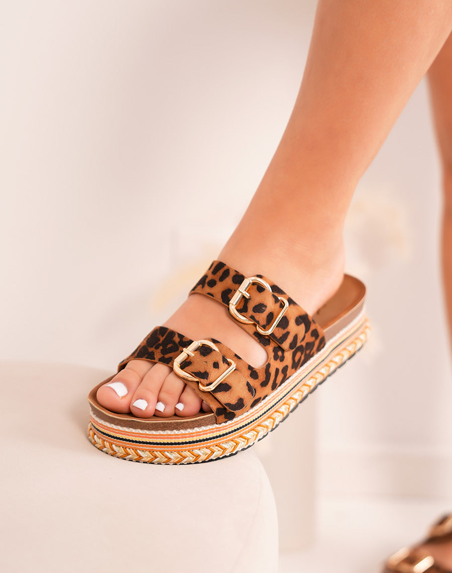 Leopard woman mules in suede with golden straps and woven platform