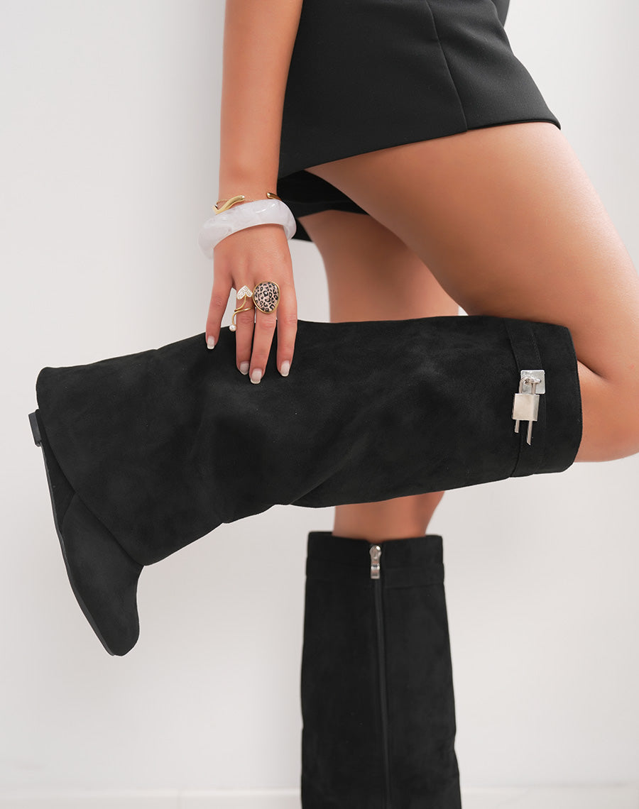 Bottes noires en suédine à talon compensé – Boucle cadenas argentée