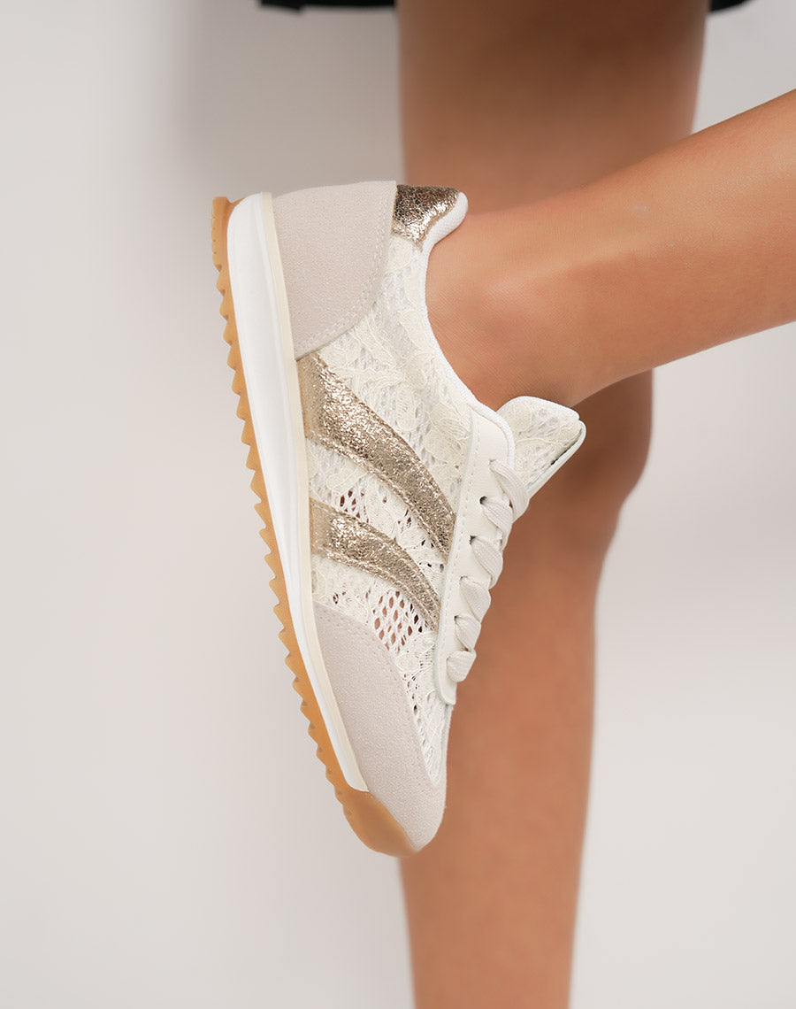 Basket femme beige élégante avec broderie et double rayures dorées pailletées