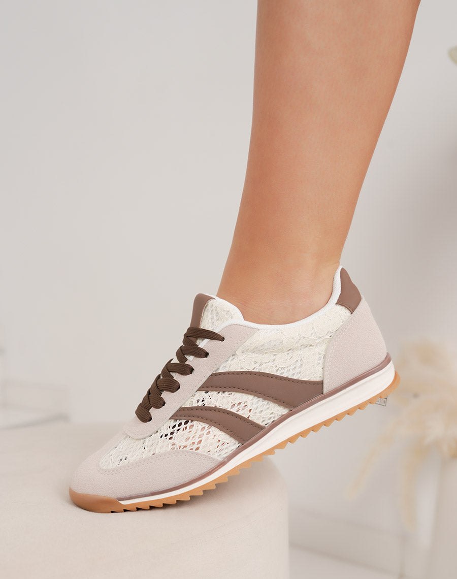 Basket femme beige et marron tendance avec broderie et double rayures