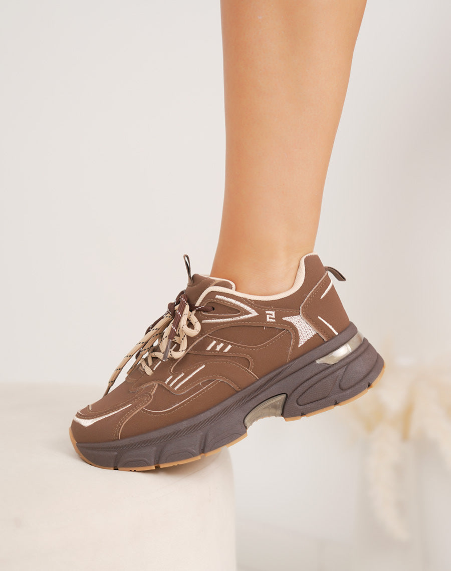 Baskets marron femme – Semelle épaisse – Lacets bicolores – Style chunky