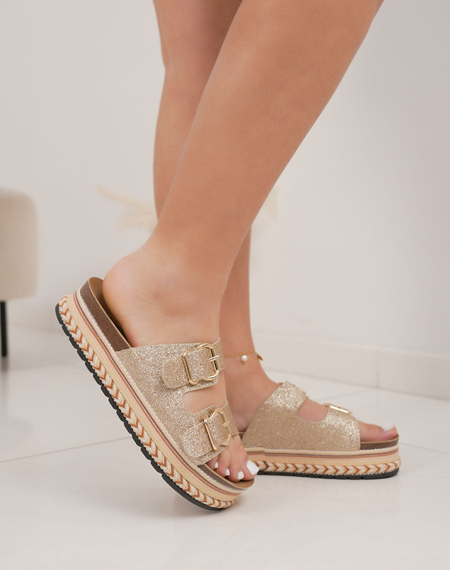 Mules femme dorées tendance à paillettes avec double bride et plateforme tressée