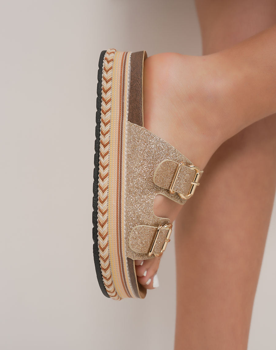 Mules femme dorées tendance à paillettes avec double bride et plateforme tressée