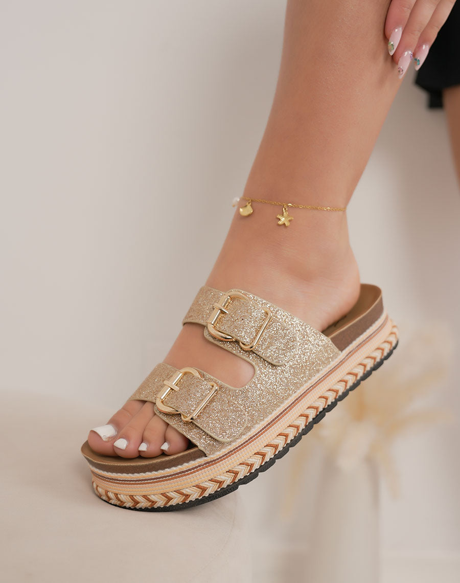 Mules femme dorées tendance à paillettes avec double bride et plateforme tressée