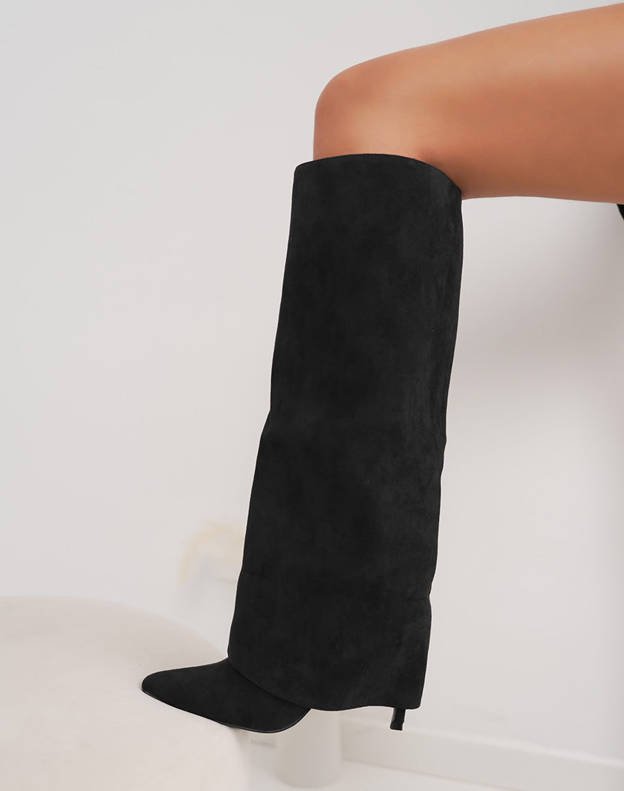 Bottes noires en suédine – Talon aiguille à bout pointu et revers