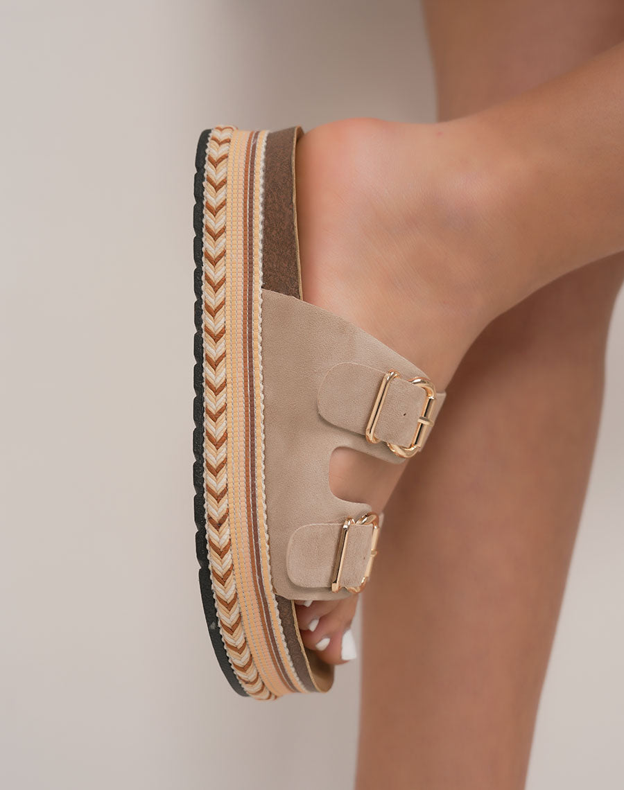 Mules femme beige élégantes en suédine avec double bride et plateforme tressée