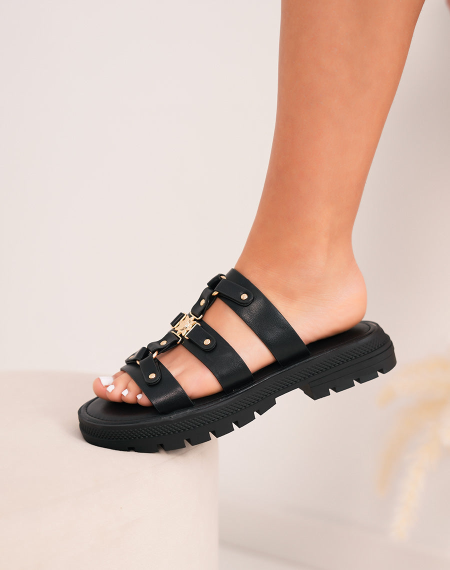 Mules FINDLAY femme noires à triple brides avec clous dorés et bijou soleil, semelle crantée