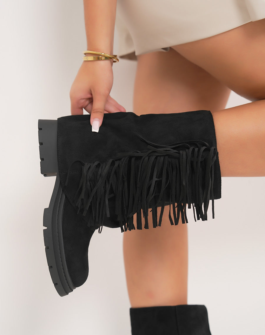 Bottines noires en suédine à franges et semelle crantée