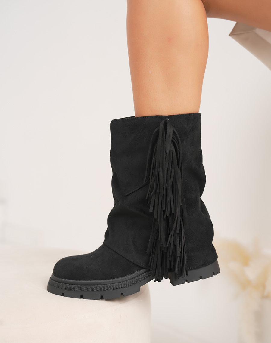 Bottines noires en suédine à franges et semelle crantée
