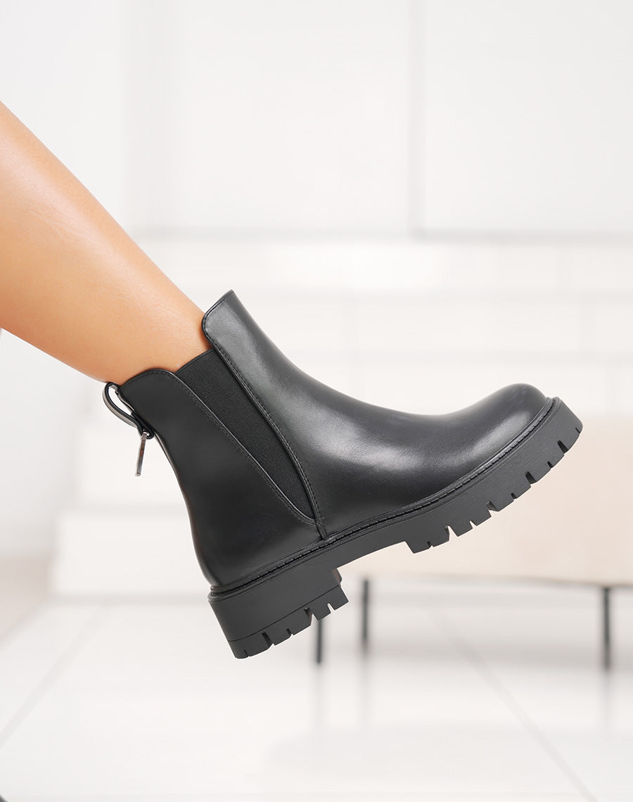 Bottines noires fourrées bijou argenté