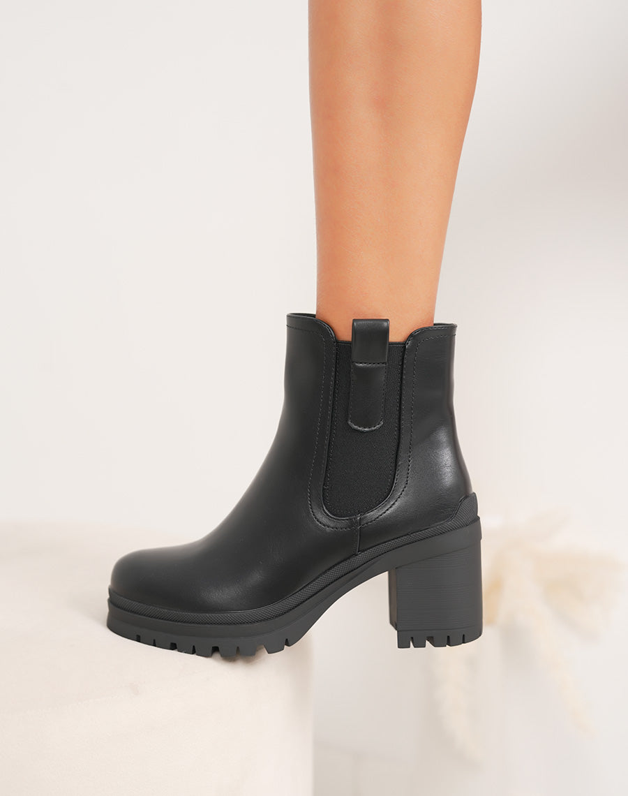 Bottines noires à talon carré fourrées