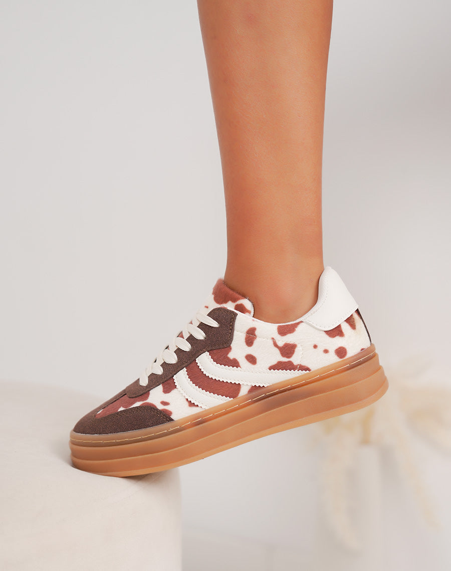 Basket femme marron tendance imprimé vachette avec semelle plate