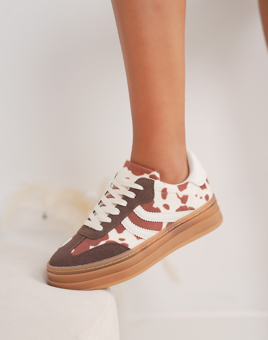 Basket femme marron tendance imprimé vachette avec semelle plate