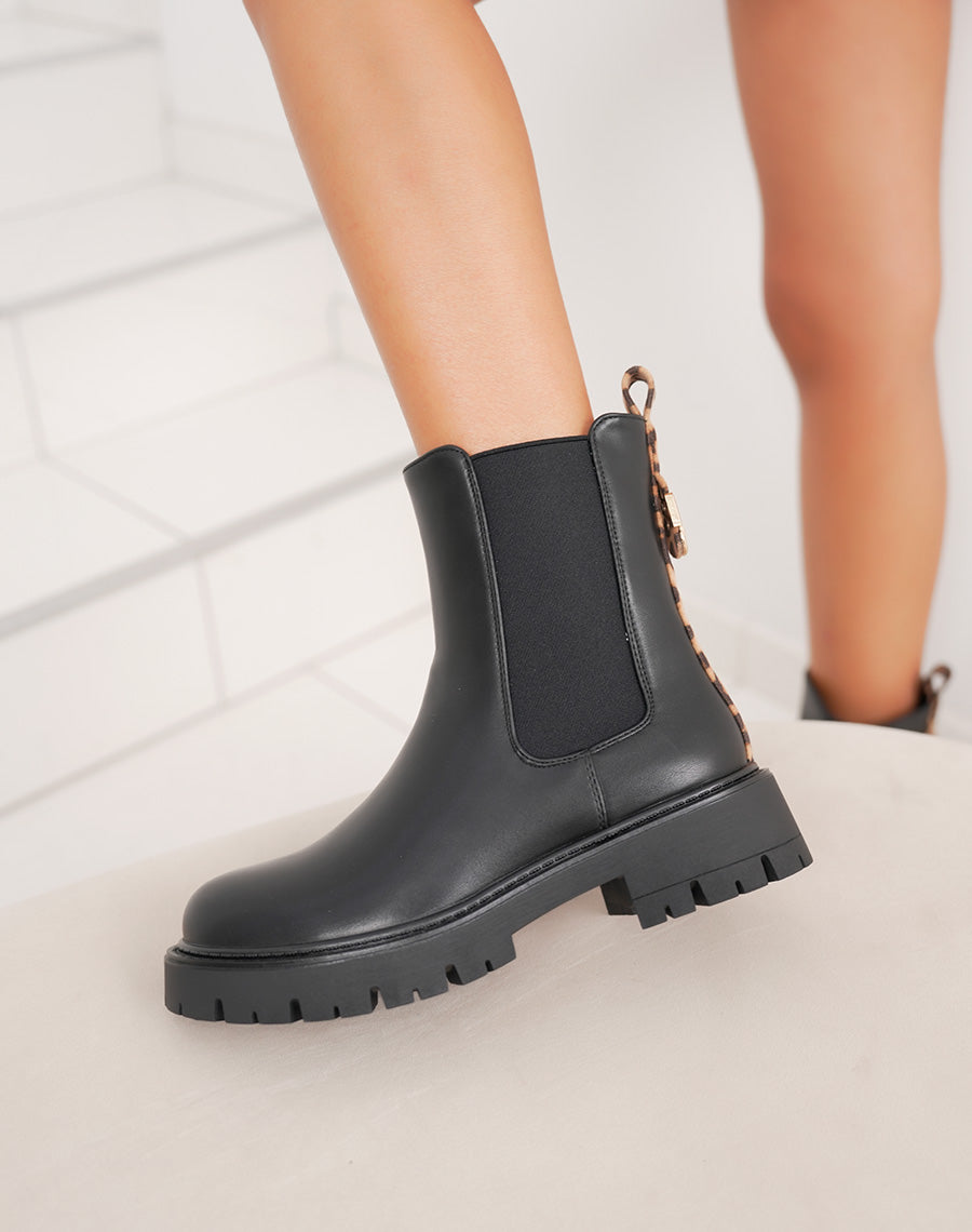 Bottines femme noires style Chelsea avec détail léopard et semelle crantée