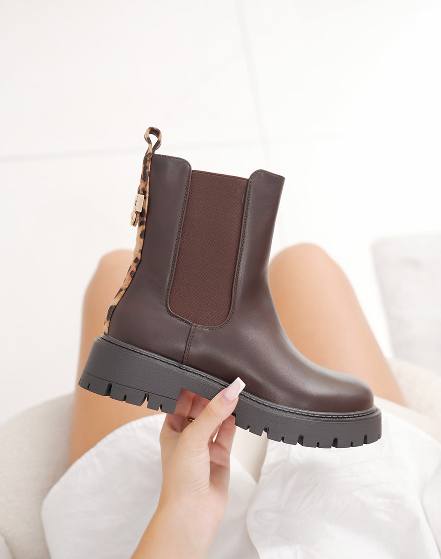 Bottines femme marron style Chelsea avec détail léopard et semelle crantée