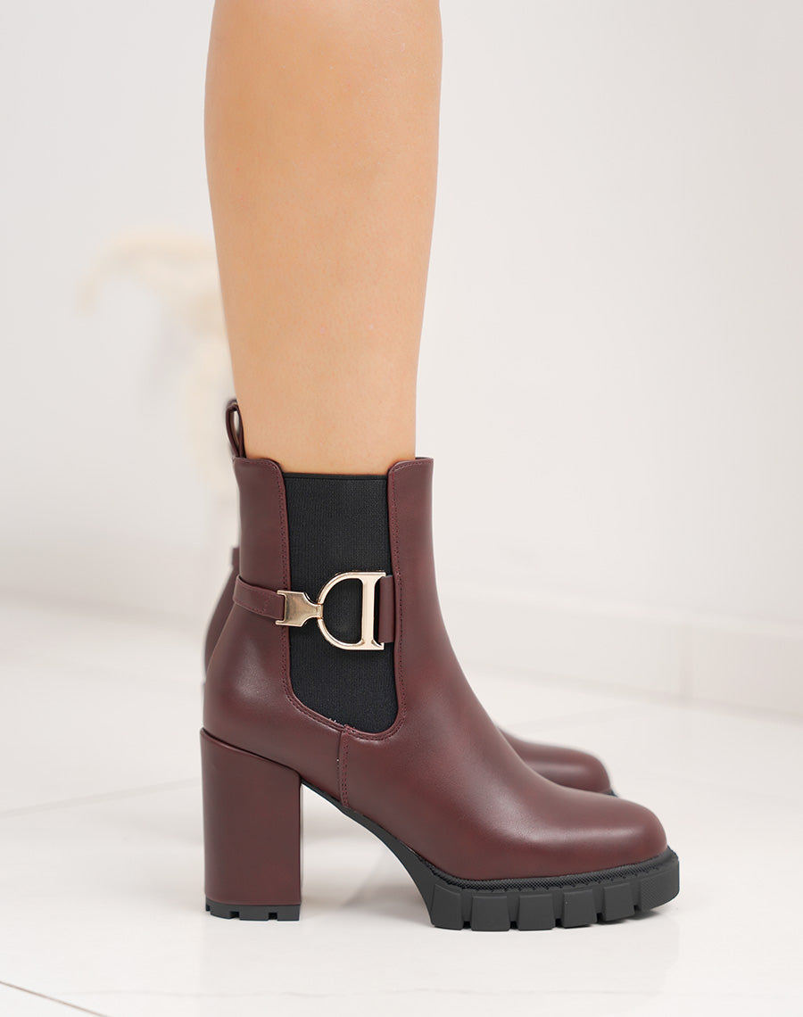 Bottines femme bordeaux style Chelsea à talons hauts avec détail doré et semelle crantée