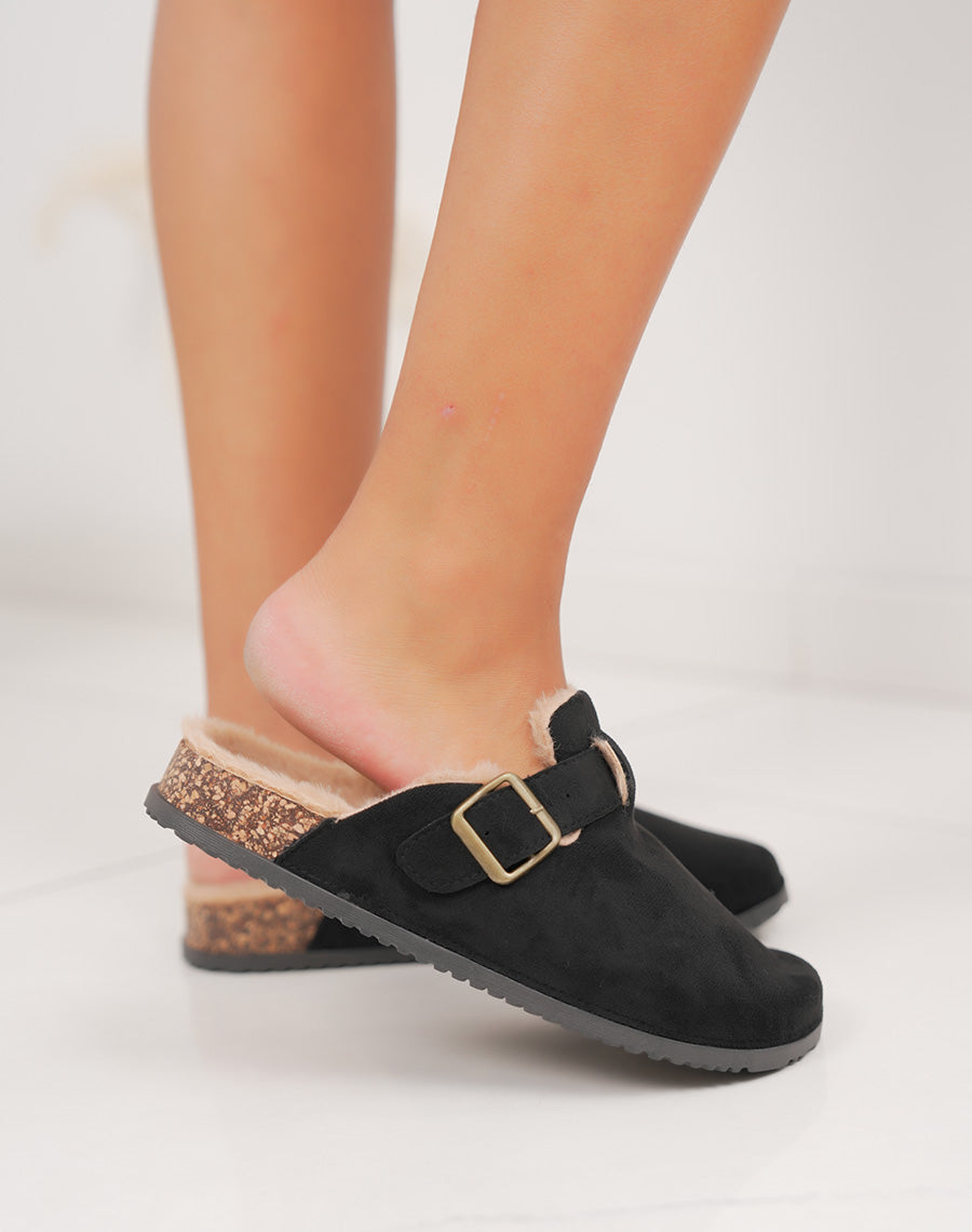 Mules noires fourrées avec sangle décorative